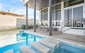 Pinner House 30a